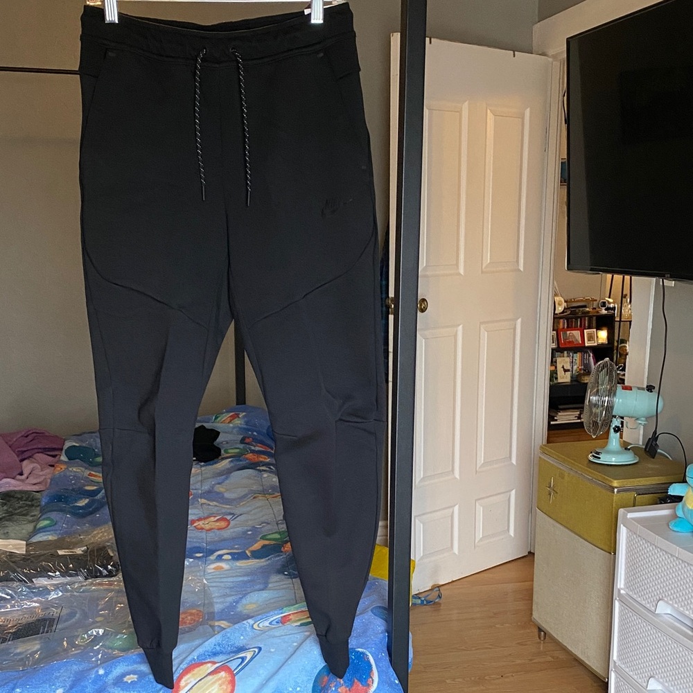 Nike Black Men’s Slim Tech Fleece Joggers